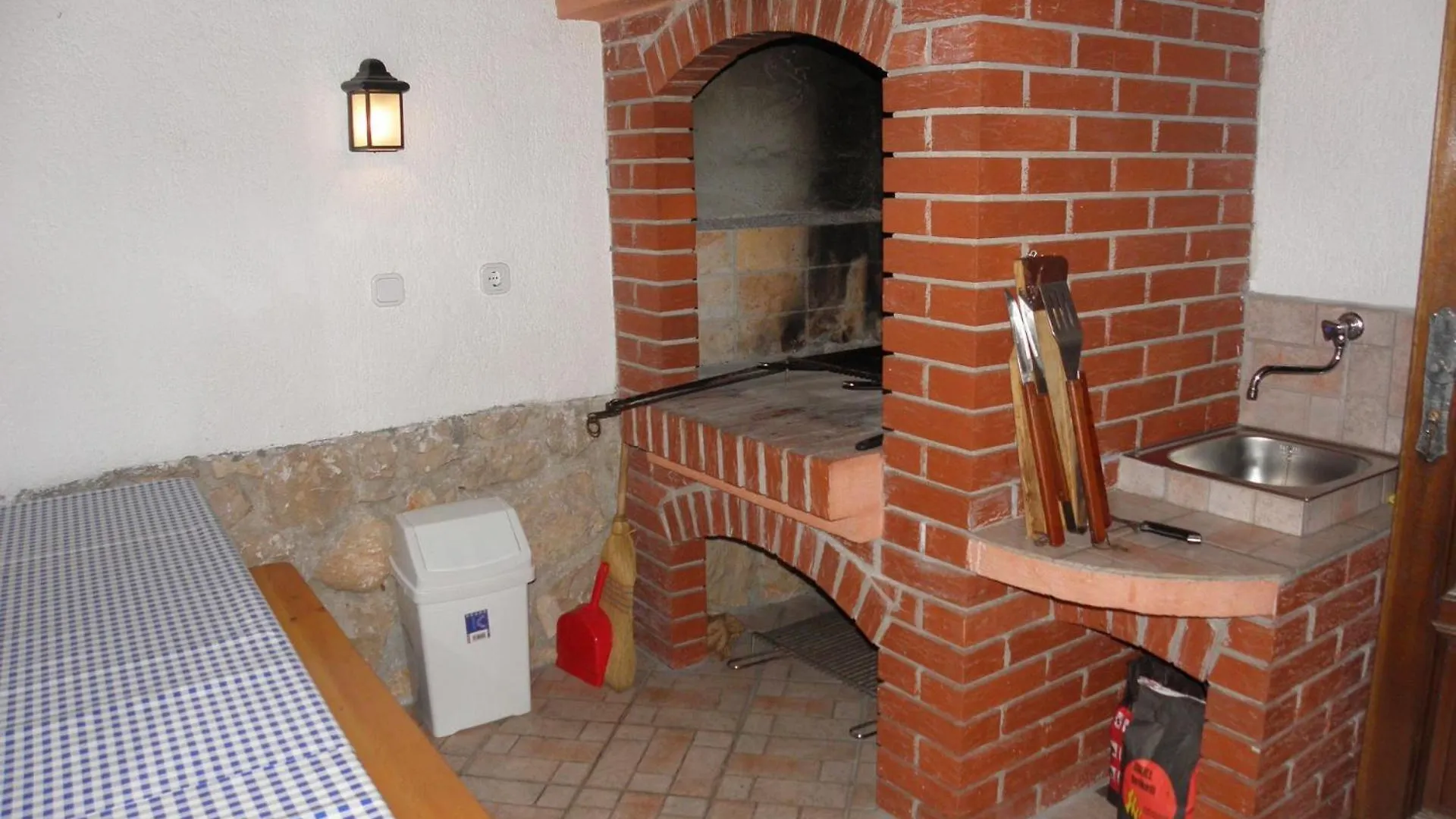 Apartments Zlatko - 100M From Sea Donje Selo